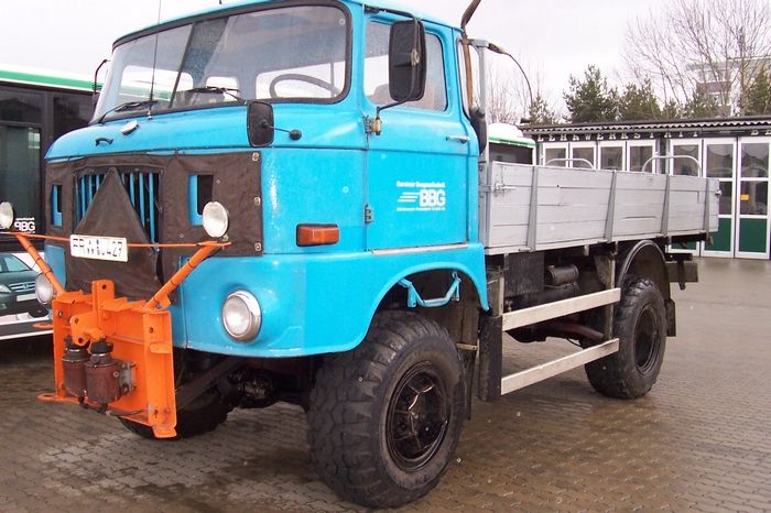 Pritschen-LKW vom DDR-Typ IFA W 50 LA/A auf dem Betriebshof Eberswalde